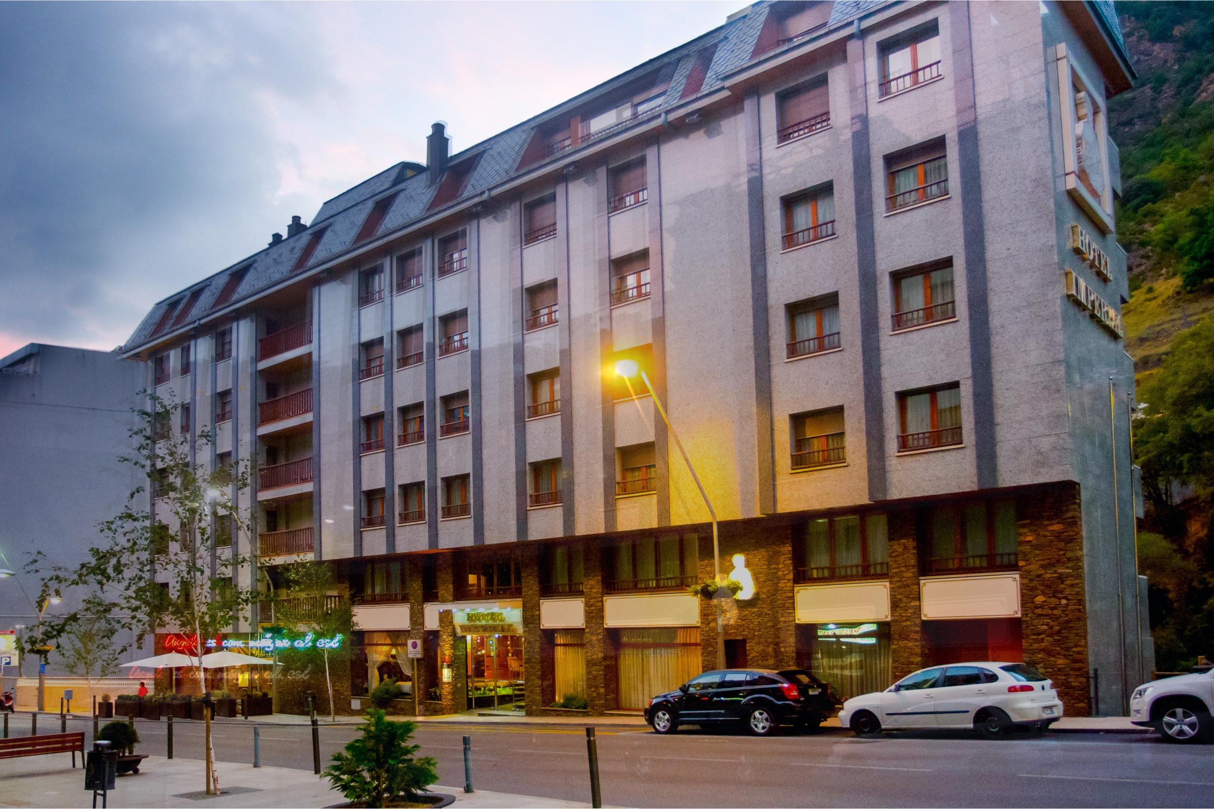 Yomo Imperial Hotel