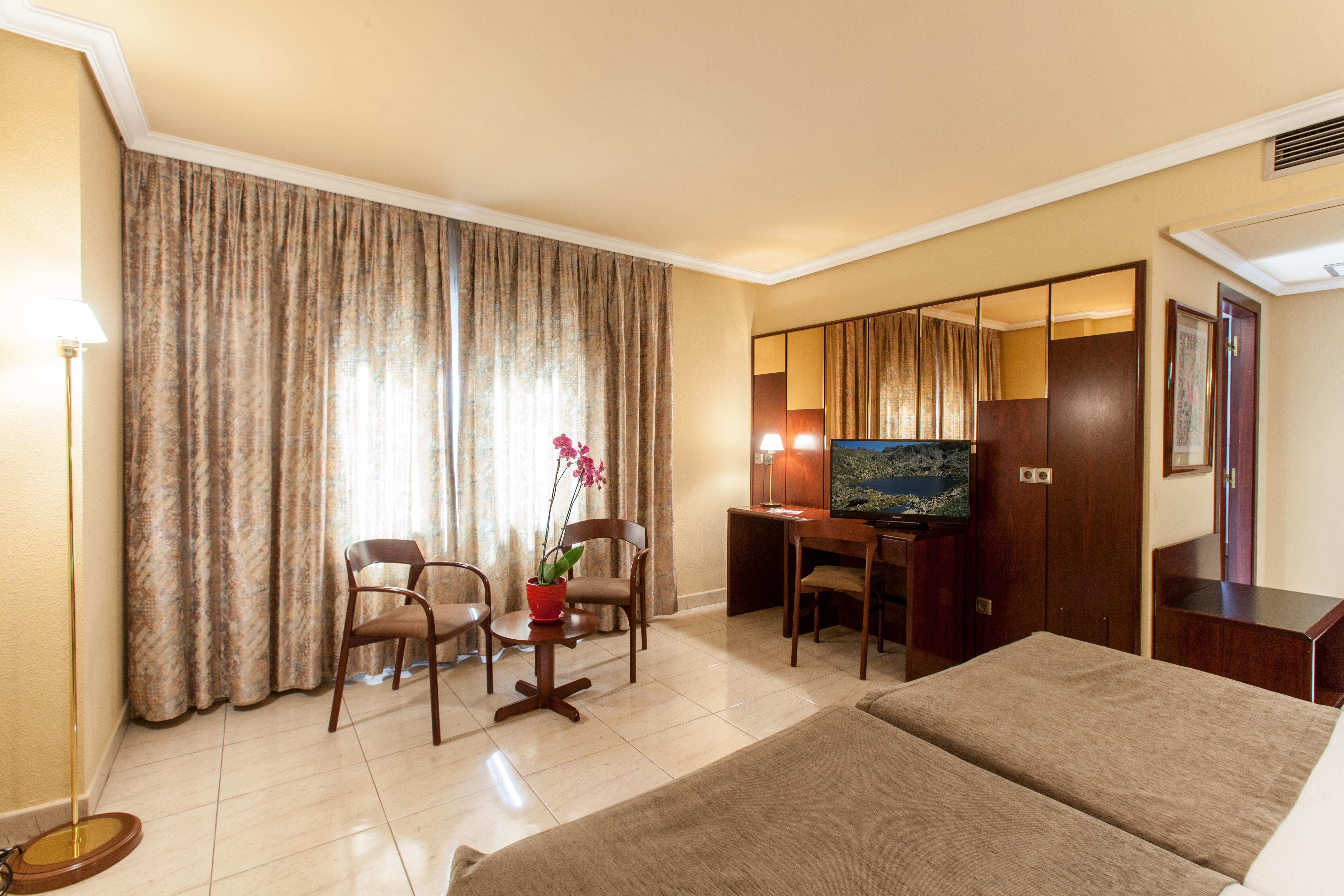 Yomo Imperial Hotel