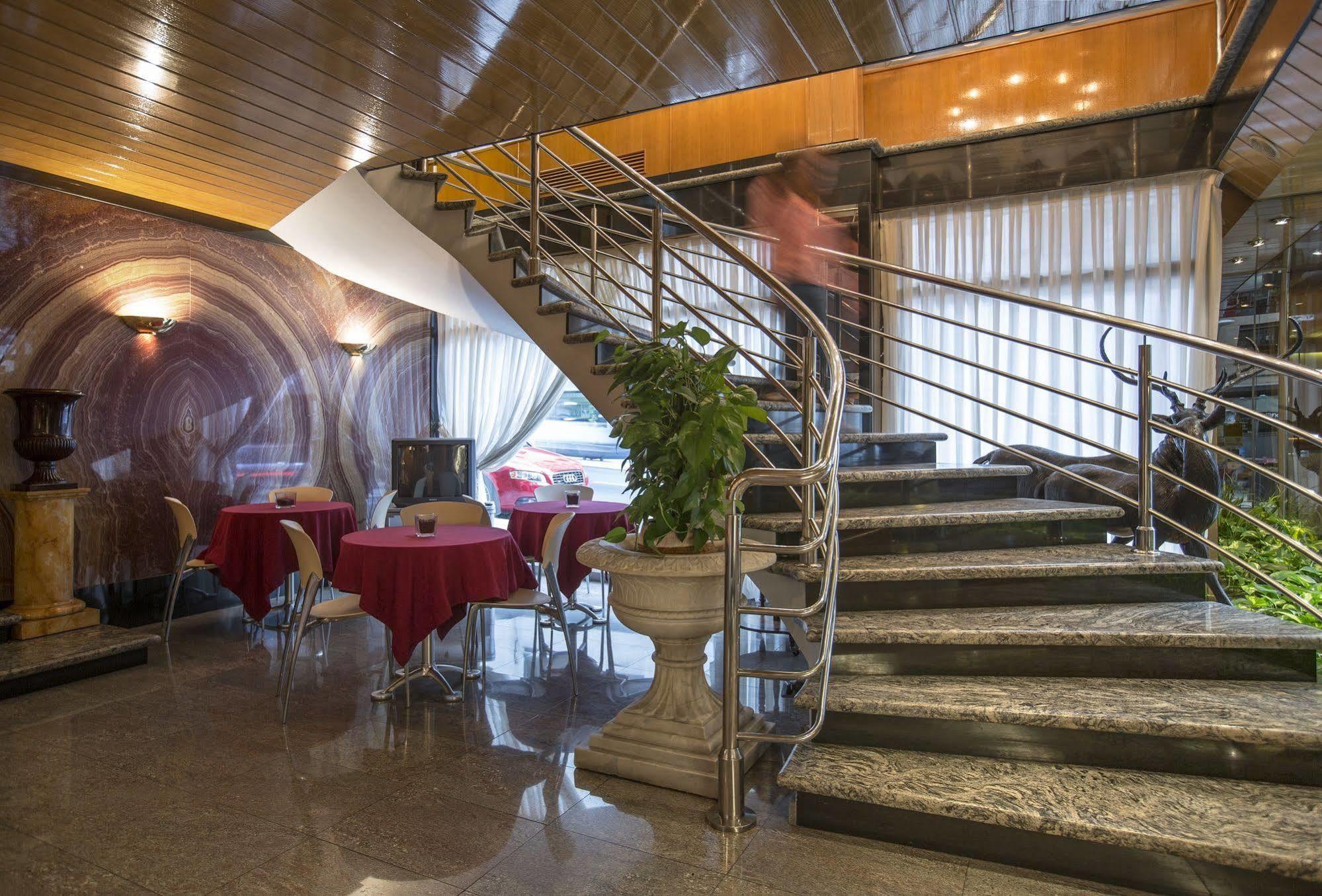 Yomo Imperial Hotel 3*